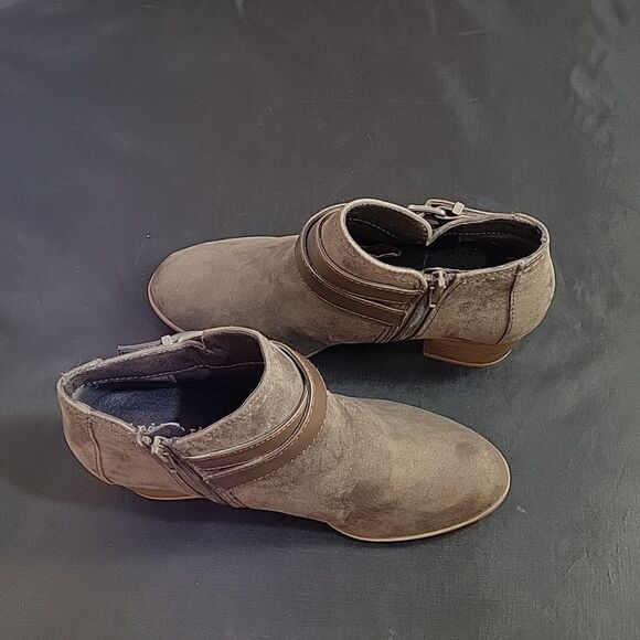 BRAND NEW INDIGO RD ROUND TOE ZIP CLOSURE ANKLE BOOTIES - Picture 7 of 13